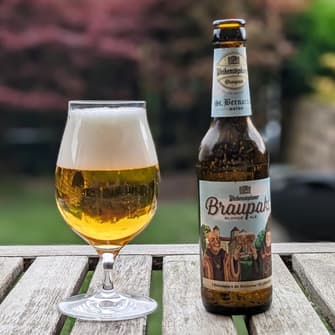 Der Braupakt von @stbernardus und @weihenstephan_official . Alle die bisher belgische Biere wegen (übertriebener) Treue zum Reinheitsgebot und der damit verbundenen Verteufelung belgischer Biere gescheut haben, sollten das bei dem Bier vielleicht überdenken ... wenn sogar die Bayrische Staatsbrauerei mitmacht 😉
Zumal es ein wirklich leckeres Bier ist, das Liebhabern beider Bierkulturen gefallen dürfte