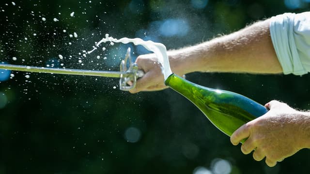 Bier öffnen für Angeber: Sabrieren