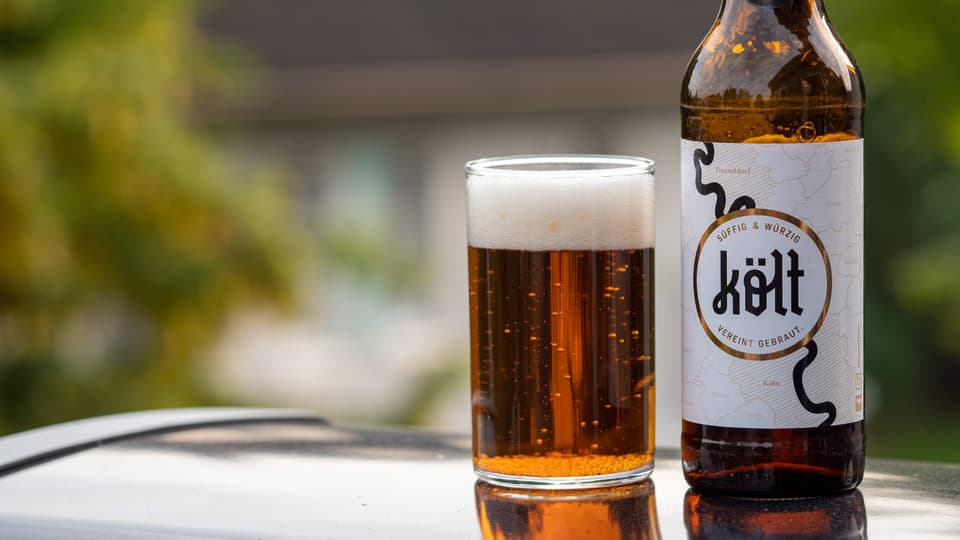 Költ